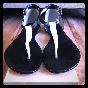 BLACK AND WHITE MICHAEL KORS LEATHER SANDALS
